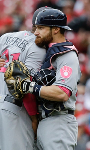 Lucroy homer leads Brewers over Reds 5-4 for 4-game split